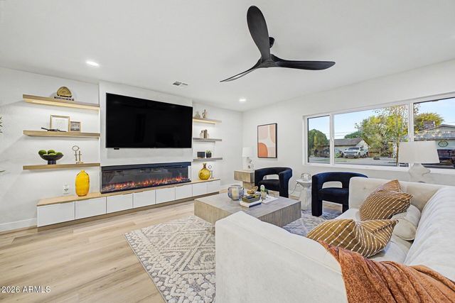 2808 E LUPINE Avenue, Phoenix, AZ 85028