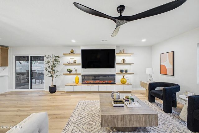 2808 E LUPINE Avenue, Phoenix, AZ 85028