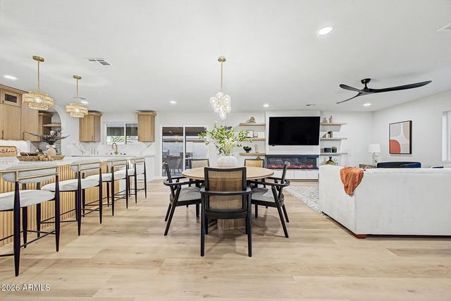 2808 E LUPINE Avenue, Phoenix, AZ 85028
