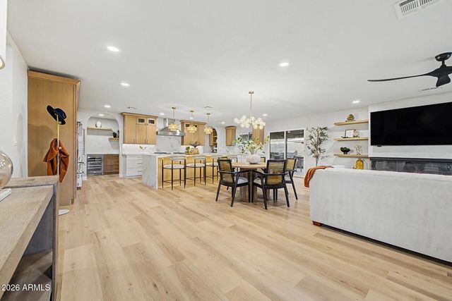 2808 E LUPINE Avenue, Phoenix, AZ 85028