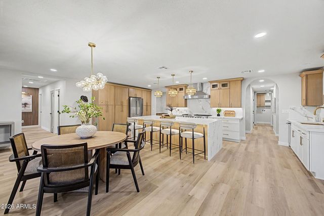 2808 E LUPINE Avenue, Phoenix, AZ 85028
