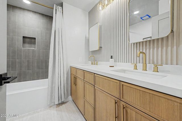 2808 E LUPINE Avenue, Phoenix, AZ 85028