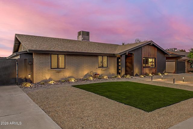 2808 E LUPINE Avenue, Phoenix, AZ 85028
