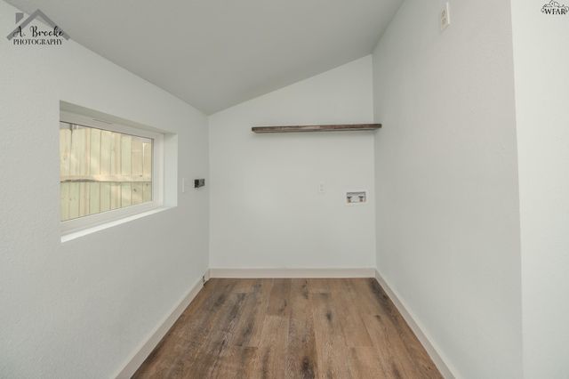 909 W CORNELIA AVENUE, Iowa Park, TX 76367