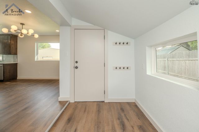 909 W CORNELIA AVENUE, Iowa Park, TX 76367