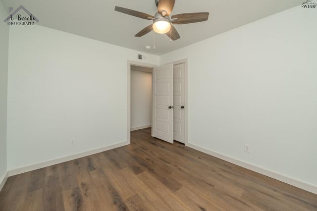 909 W CORNELIA AVENUE, Iowa Park, TX 76367