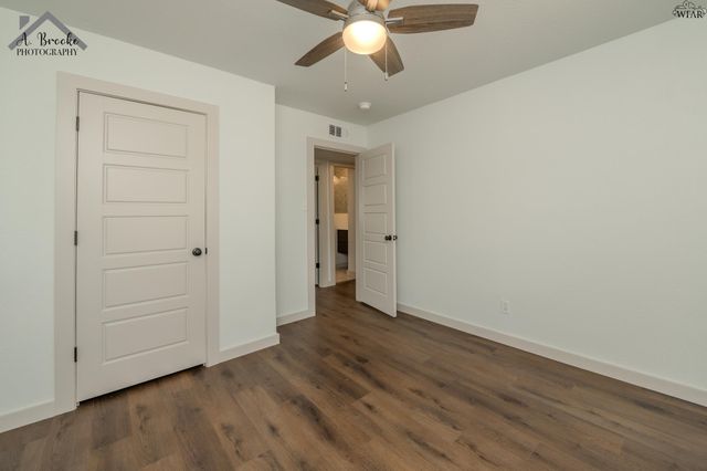 909 W CORNELIA AVENUE, Iowa Park, TX 76367