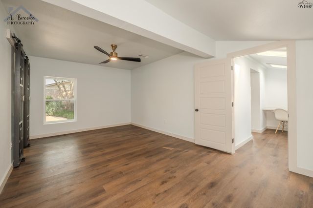 909 W CORNELIA AVENUE, Iowa Park, TX 76367
