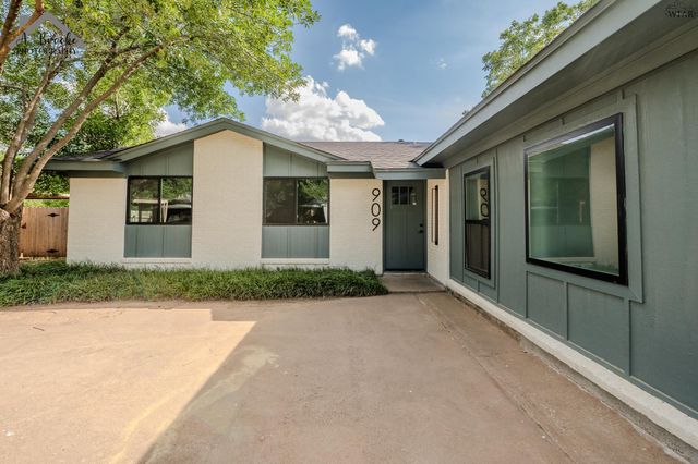 909 W CORNELIA AVENUE, Iowa Park, TX 76367