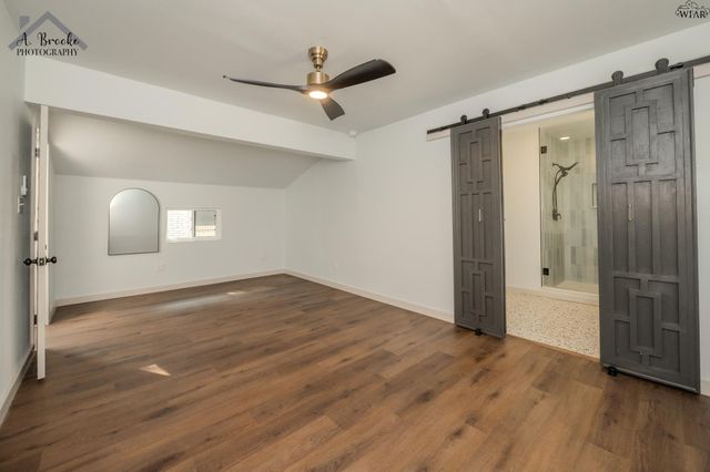 909 W CORNELIA AVENUE, Iowa Park, TX 76367