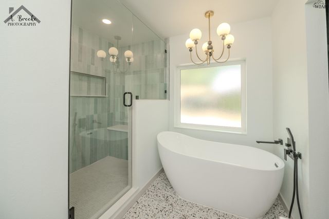 909 W CORNELIA AVENUE, Iowa Park, TX 76367
