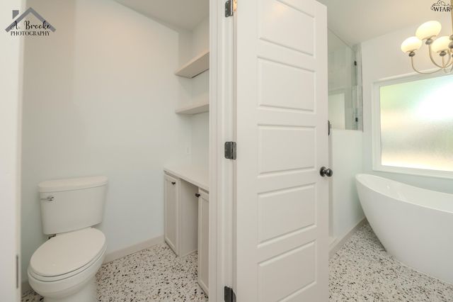 909 W CORNELIA AVENUE, Iowa Park, TX 76367