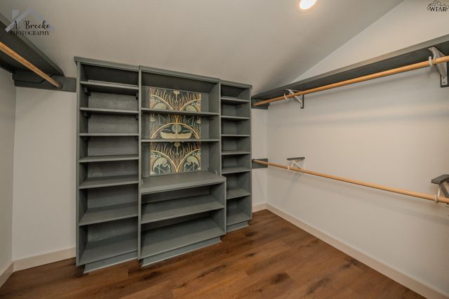 909 W CORNELIA AVENUE, Iowa Park, TX 76367
