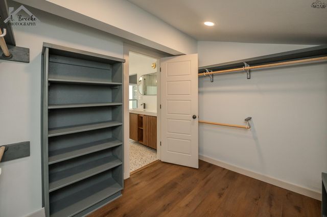 909 W CORNELIA AVENUE, Iowa Park, TX 76367