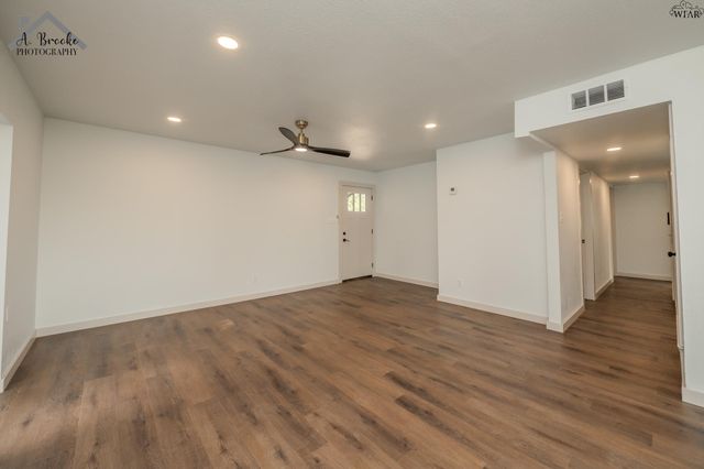 909 W CORNELIA AVENUE, Iowa Park, TX 76367