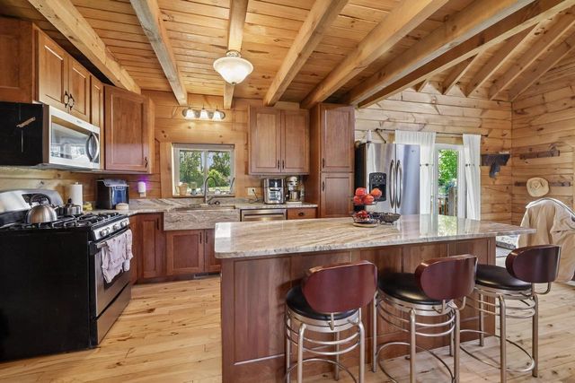 615 Lakeview Avenue, Merrimac, WI 53561
