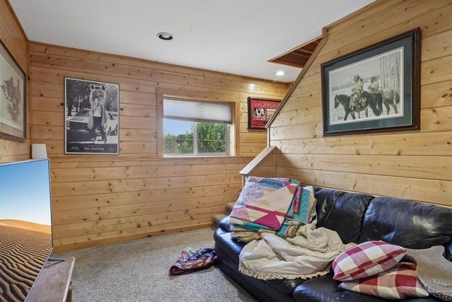 615 Lakeview Avenue, Merrimac, WI 53561