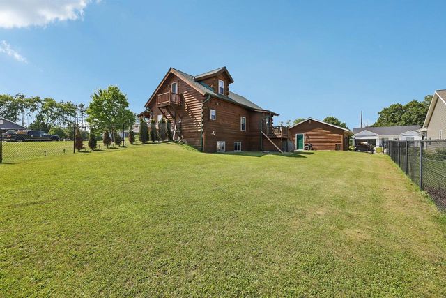 615 Lakeview Avenue, Merrimac, WI 53561