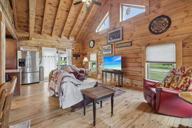 615 Lakeview Avenue, Merrimac, WI 53561