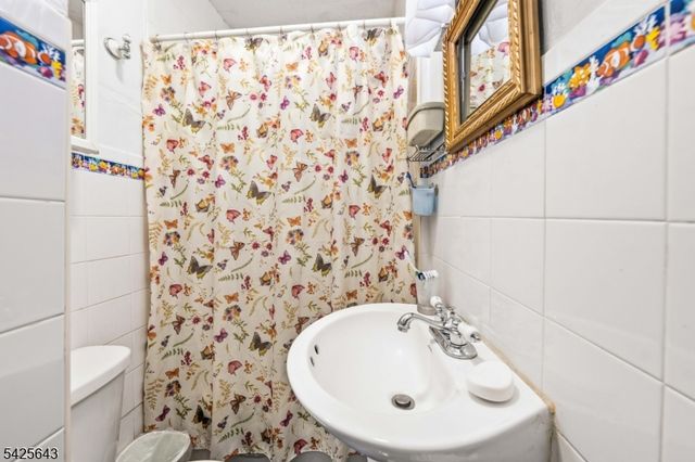 528 Spring St 3, Elizabeth City, NJ 07201