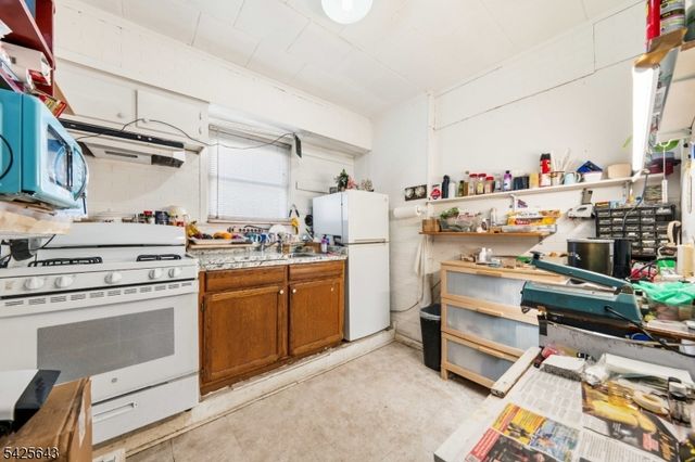 528 Spring St 3, Elizabeth City, NJ 07201