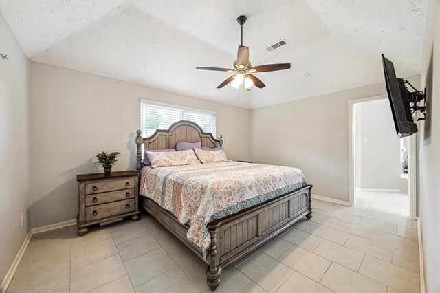 730 S Illinois Avenue, League City, TX 77573