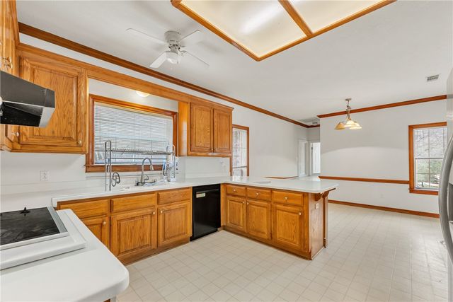 5560 Timberwood Drive, College Station, TX 77845