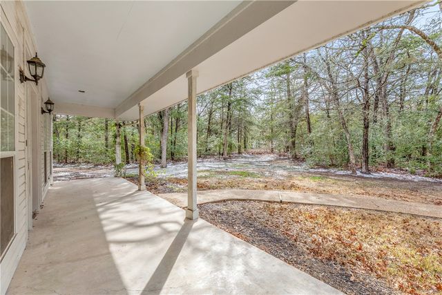 5560 Timberwood Drive, College Station, TX 77845