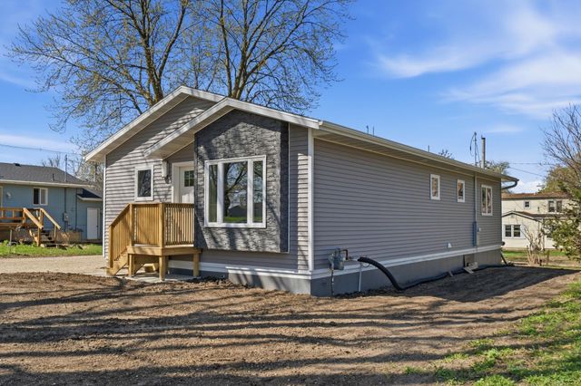 341 S Chestnut Avenue, New Hampton, IA 50659