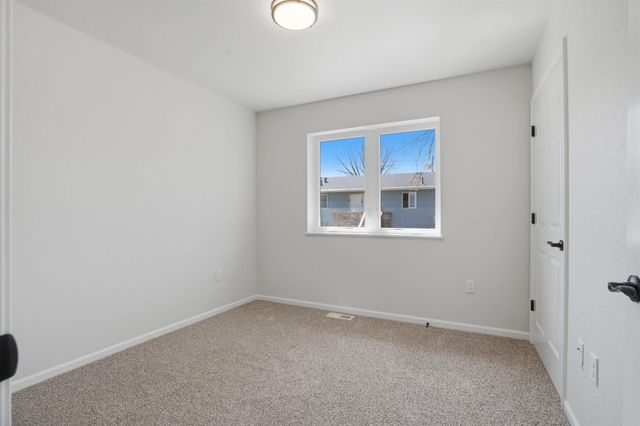341 S Chestnut Avenue, New Hampton, IA 50659