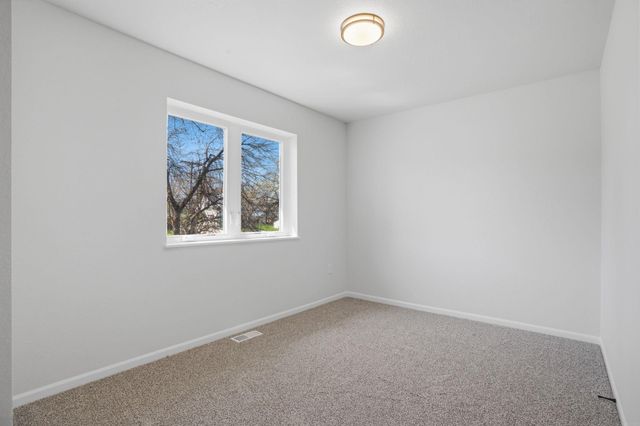 341 S Chestnut Avenue, New Hampton, IA 50659