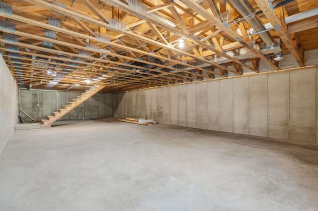 341 S Chestnut Avenue, New Hampton, IA 50659