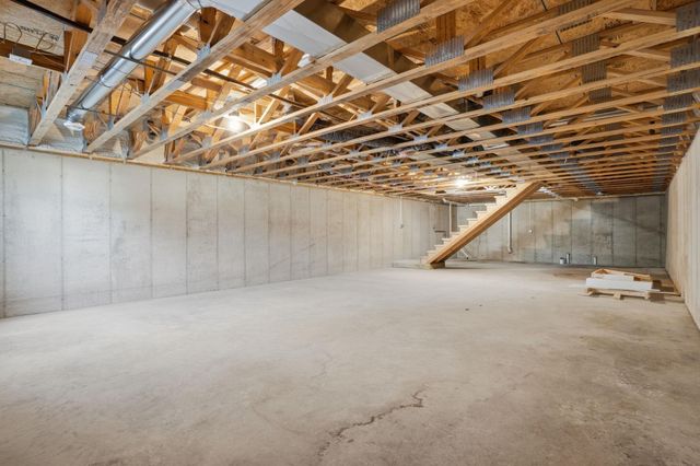 341 S Chestnut Avenue, New Hampton, IA 50659