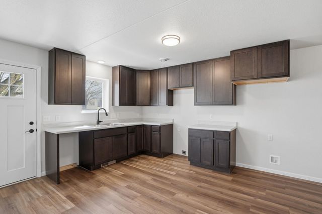 341 S Chestnut Avenue, New Hampton, IA 50659