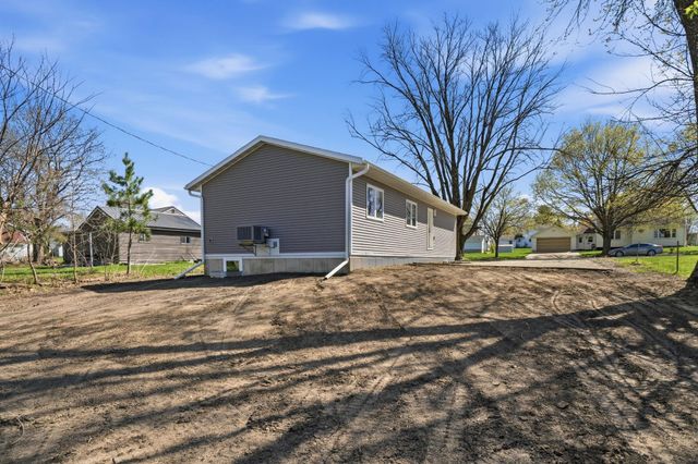 341 S Chestnut Avenue, New Hampton, IA 50659
