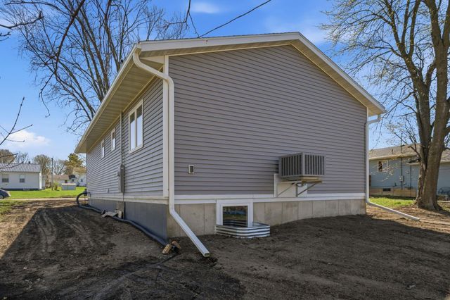 341 S Chestnut Avenue, New Hampton, IA 50659