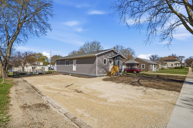 341 S Chestnut Avenue, New Hampton, IA 50659