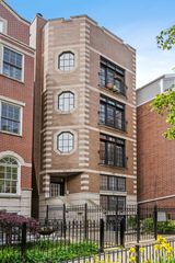 911 W Roscoe Street 1, Chicago, IL 60657