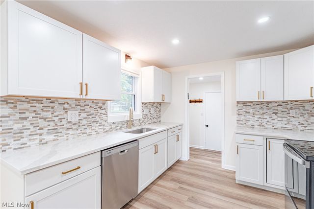 5680 Alberta Drive, Lyndhurst, OH 44124