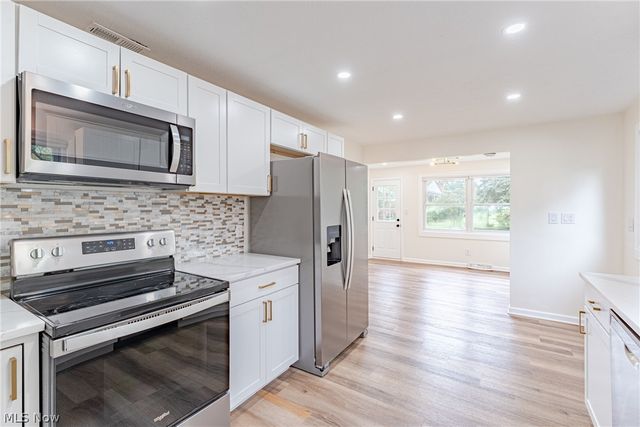 5680 Alberta Drive, Lyndhurst, OH 44124