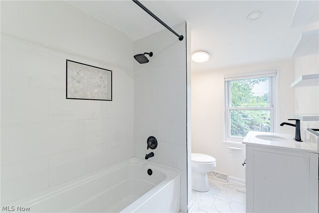 5680 Alberta Drive, Lyndhurst, OH 44124