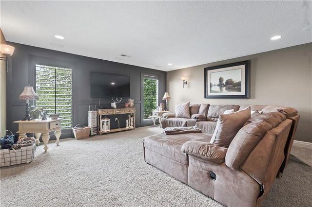 2628 W 162nd Terrace, Overland Park, KS 66085