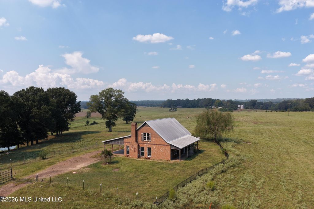 367 Dandridge Drive, Senatobia, MS 38668 — exterior