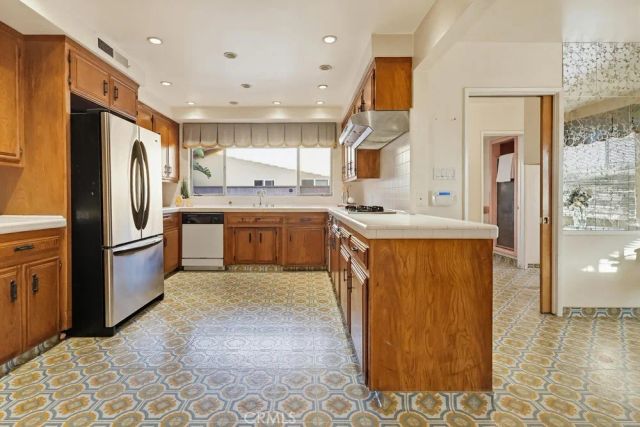 8670 7th, Downey, CA 90241