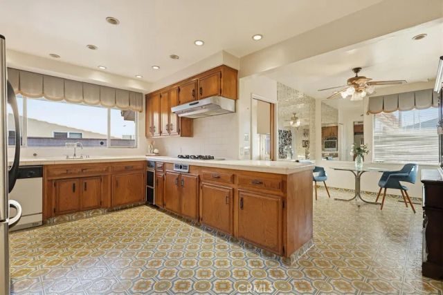 8670 7th, Downey, CA 90241