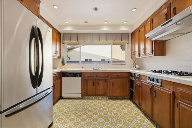 8670 7th, Downey, CA 90241