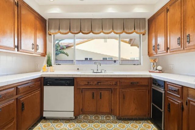 8670 7th, Downey, CA 90241