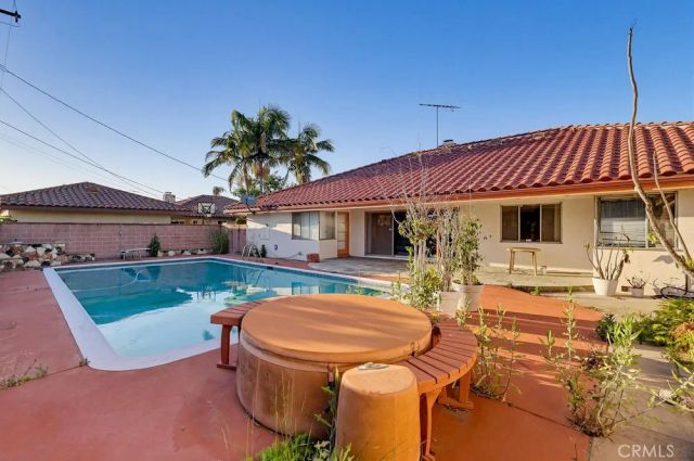 8670 7th, Downey, CA 90241