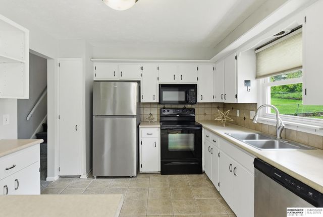 1515 N 107th Avenue, Omaha, NE 68114