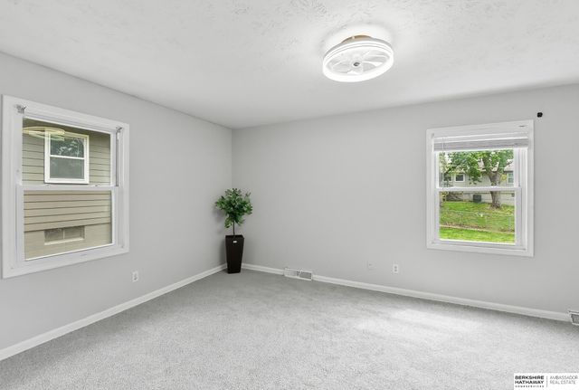 1515 N 107th Avenue, Omaha, NE 68114